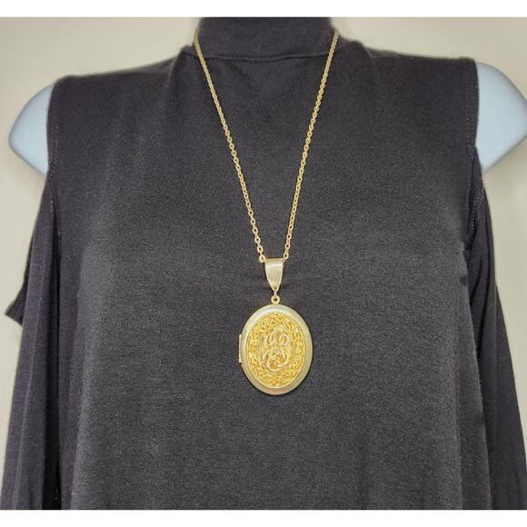 Vintage Gold Tone Filigree Locket Pendant Necklace 24 in. Avon 70's-80's Boho - Picture 1 of 7